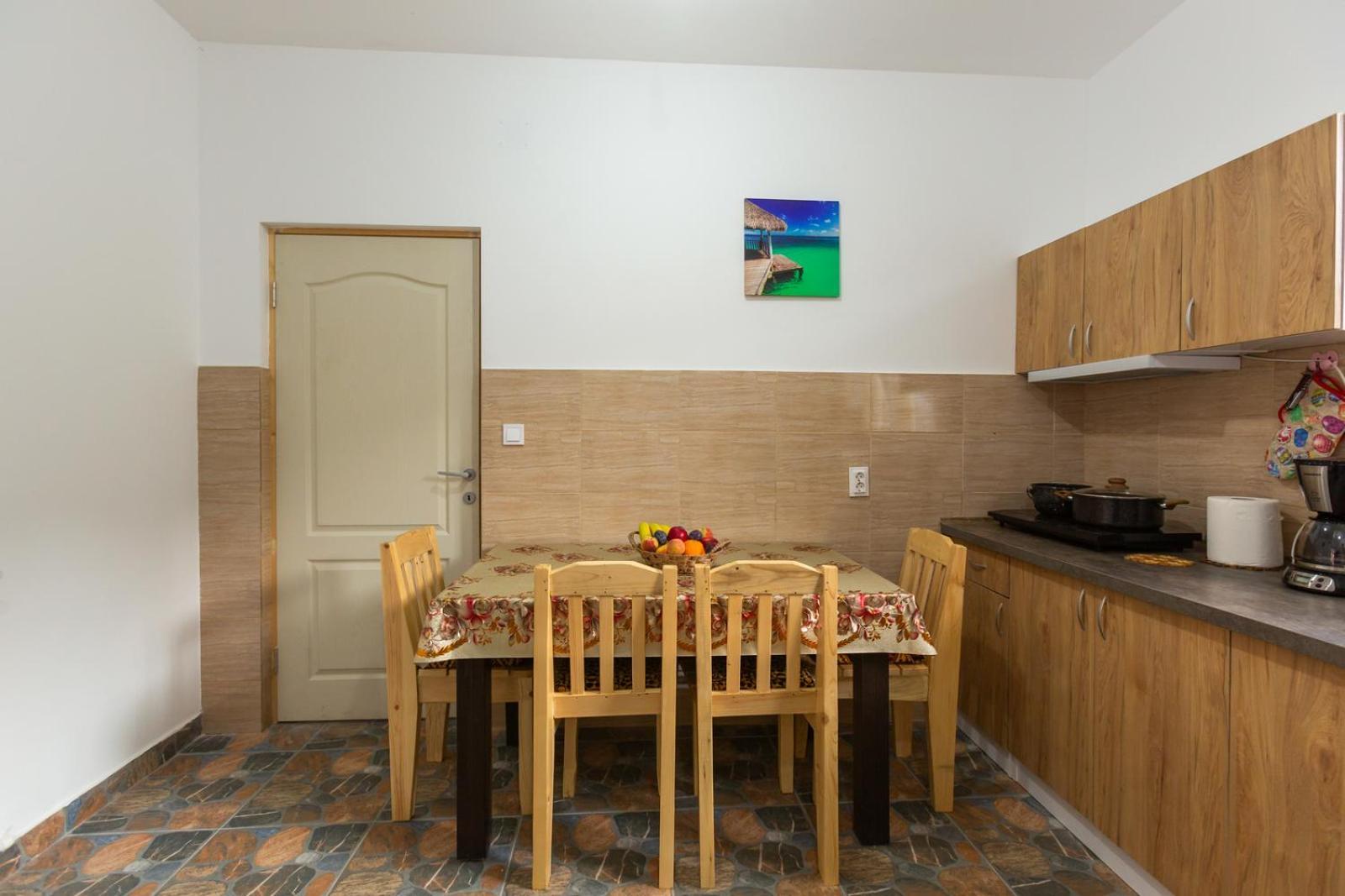 Casa Vio Pension Nehoiu Buitenkant foto