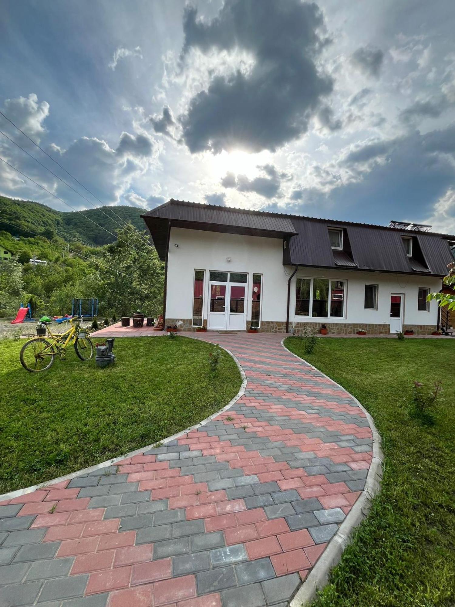 Casa Vio Pension Nehoiu Buitenkant foto